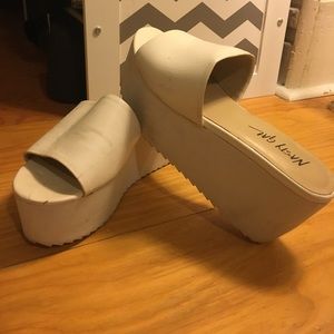 nasty gal size 6 white flatform sandals